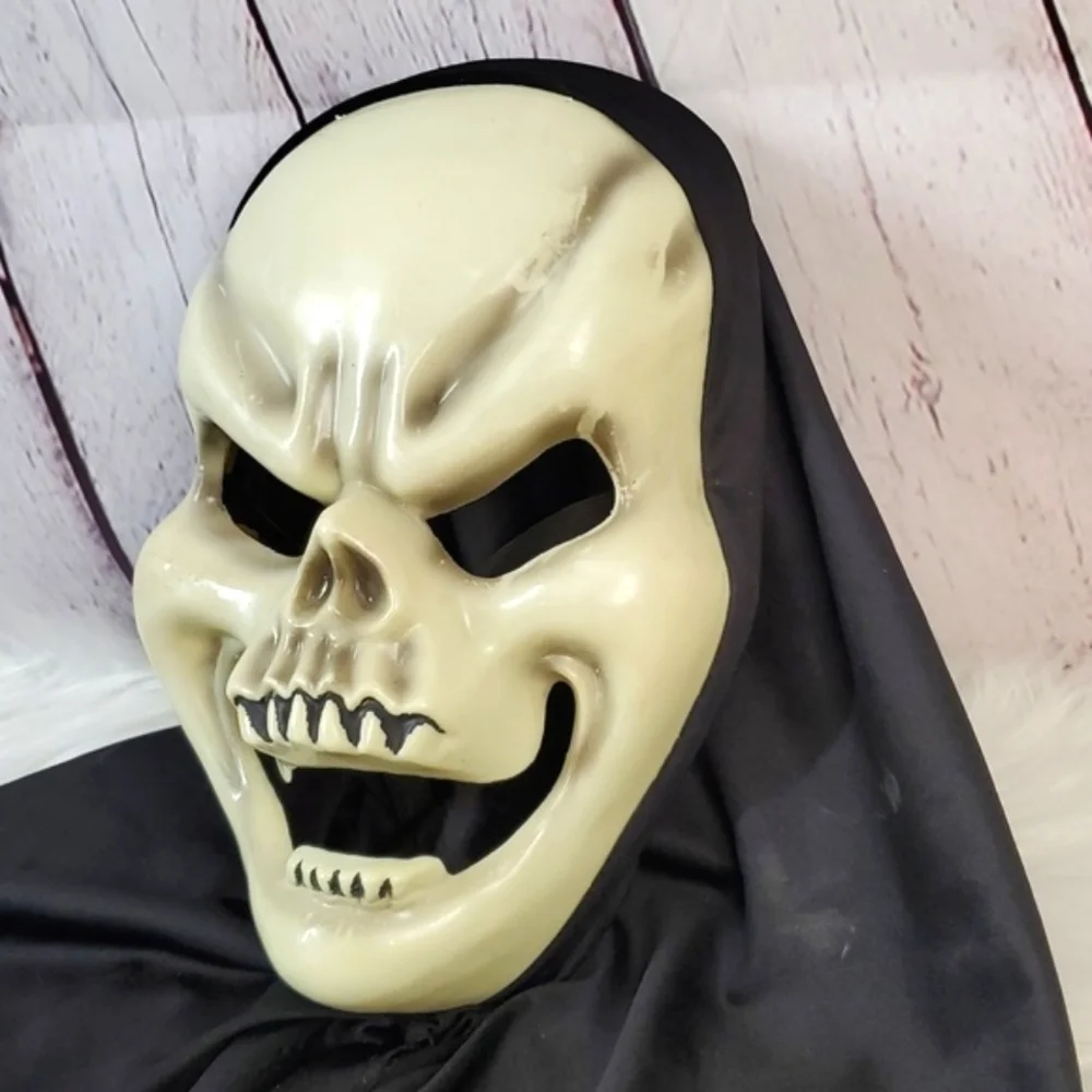 Vintage Y2K Scream Style Skeleton Ghostface Ghost Halloween Mask Molded Plastic